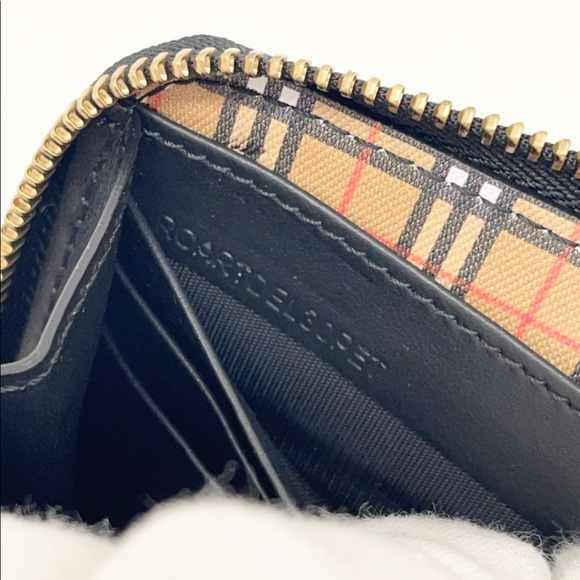 Burberry New Black Check Signature Large Zip Around Logo Leather Wallet - Picture 9 of 13